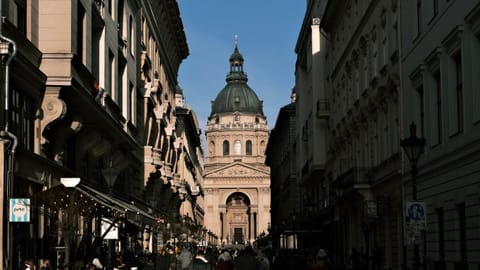 Budapest — DSCF5915 Zrínyi utca, Budapest, Hungary | XF16-55mm f5.4 1/2800s ISO320