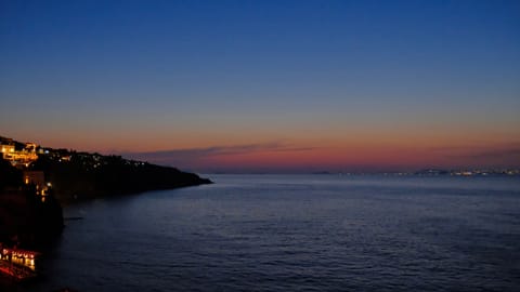 Capri — DSCF4279 Piazza Francesco Saverio Gargiulo, Sorrento, Italy | XF16-55mm f3.0 1/14s ISO3200