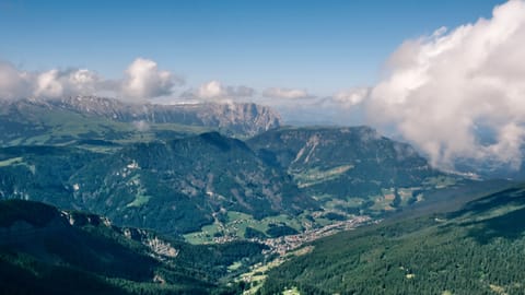 Seceda — DSCF0197 Adolf-Munkel-Weg, Villnöß - Funes, Italy | XF16-55mm f8.9 1/97s ISO500