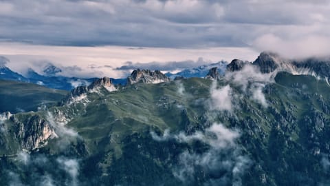 Seceda — DSCF8139 Adolf-Munkel-Weg, Villnöß - Funes, Italy | XF90mm f6.6 1/1100s ISO500