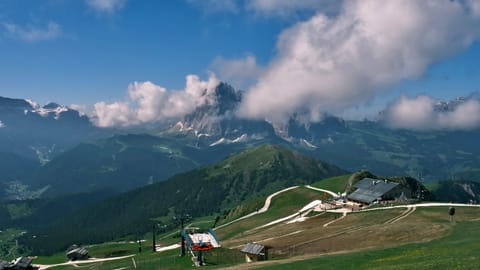 Seceda — DSCF8259 Rio Cisles, Villnöß - Funes, Italy | XF16-55mm f8.9 1/160s ISO320