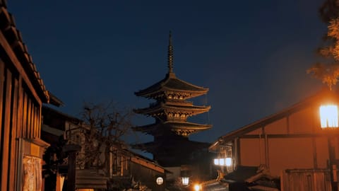 Kyoto — DSCF8203 Kiyomizu 3-chome, Higashiyama Ward, Kyoto | XF16-55mm f5.0 0.2s ISO2500