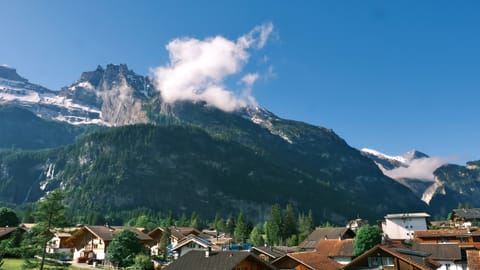 Kandersteg — DSCF8213 Aeussere Dorfstrasse, Switzerland | XF16-55mm f8.9 1/97s ISO640