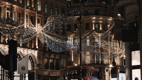 London — DSCF3141 Oxford Street, London | XF90mm f2.0 1/270s ISO1600