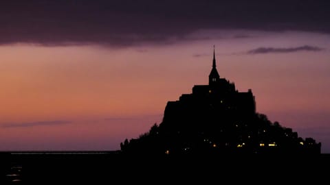 Mont St Michel — DSCF4261 Chemin des Dits, Pontorson, France | XF90mm f2.0 1/140s ISO4000