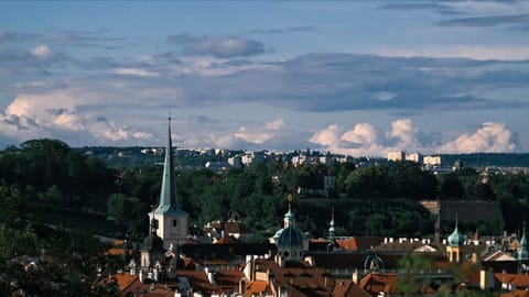 Petřín Hill — DSCF4826 Vyšší odborná škola grafická a Střední průmyslová škola grafická, Lesser Town, Prague | XF90mm f2.0 1/33000s ISO640