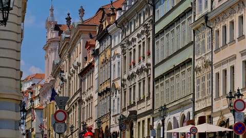 Streetscape - Malá Strana — DSCF4270 Malostranské náměstí, Lesser Town, Prague | XF90mm f4.6 1/5400s ISO500