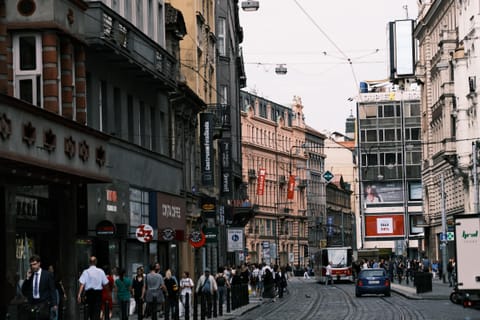 Streetscape - Staré Město — DSCF4258 90mm f5.6 1/1250s ISO320