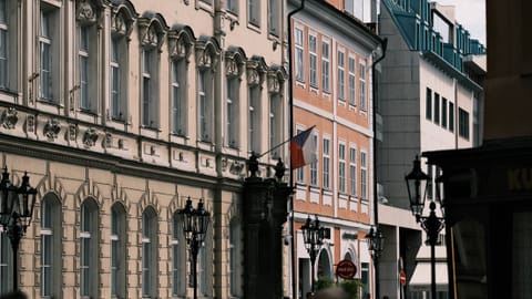 Streetscape - Staré Město — DSCF4517 Ovocný trh, Old Town, Prague | XF90mm f6.0 1/4200s ISO320