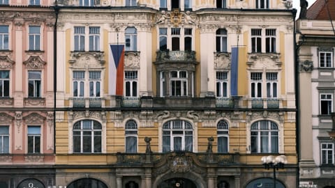 Streetscape - Staré Město — DSCF4521 Celetná, Old Town, Prague | XF90mm f4.6 1/740s ISO160