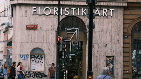 Streetscape - Staré Město — DSCF4576 90mm f11.0 1/70s ISO640