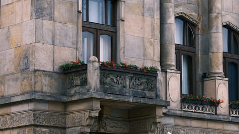 Streetscape - Staré Město — DSCF4582 90mm f11.0 1/90s ISO640