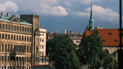 Streetscape - Staré Město — DSCF4737 90mm f8.0 1/2400s ISO640