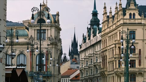 Streetscape - Staré Město — DSCF5123 Hilton Prague Old Town, V Celnici, Prague | XF90mm f5.0 1/2800s ISO640