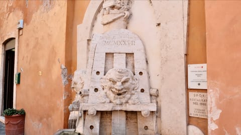 Bocche di verità — DSCF2406 Spanish Square, Municipio Roma I, Rome | XF16-55mm f8.0 1/97s ISO1000