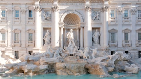 Trevi Fountain — DSCF2345 lantico forno, Piazza di Trevi, Rome | XF16-55mm f8.3 1/97s ISO1000